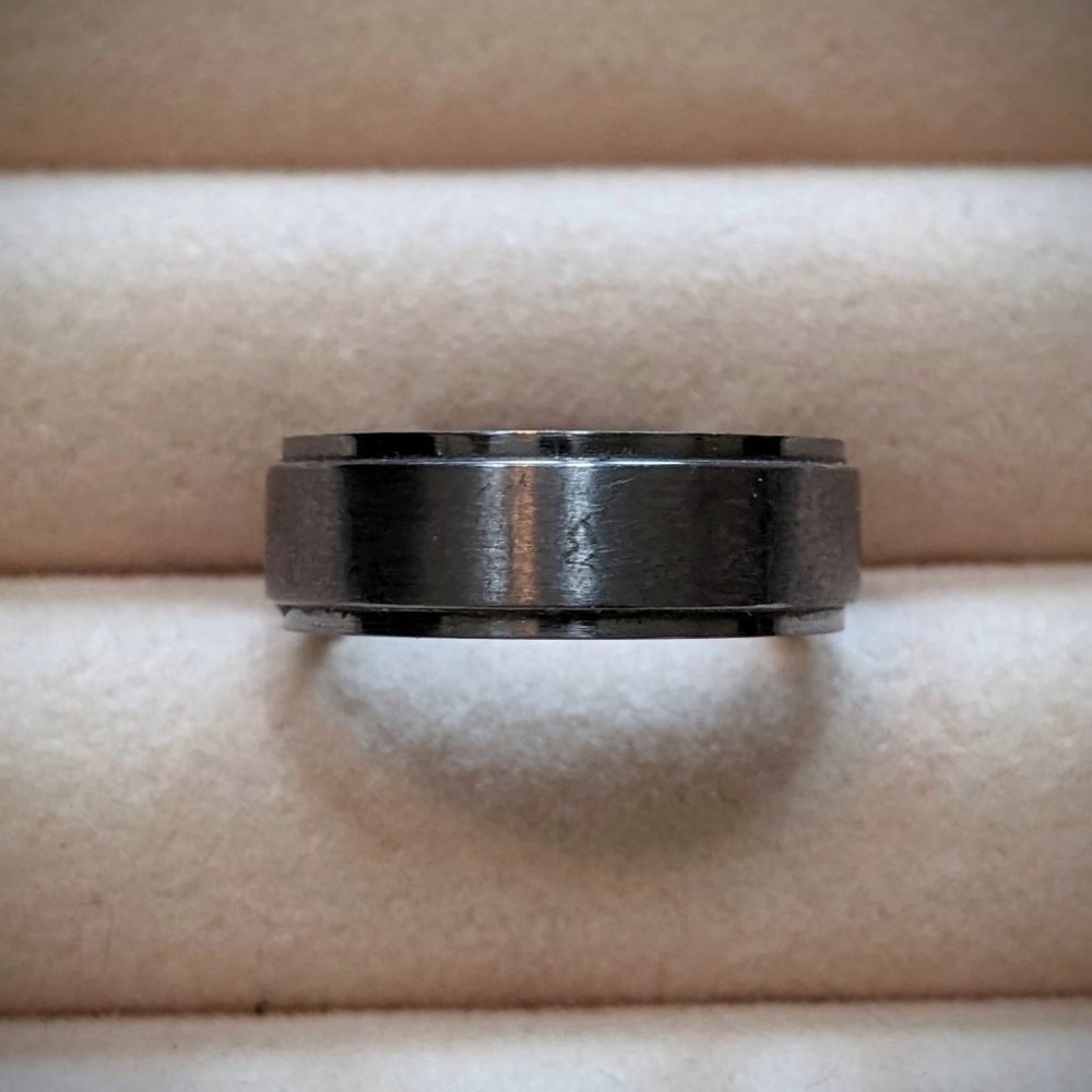 Tantalum Stepped Edge Ring by Stoberi